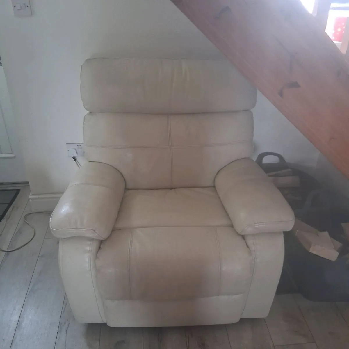 3,2 and 1 couch - Image 3