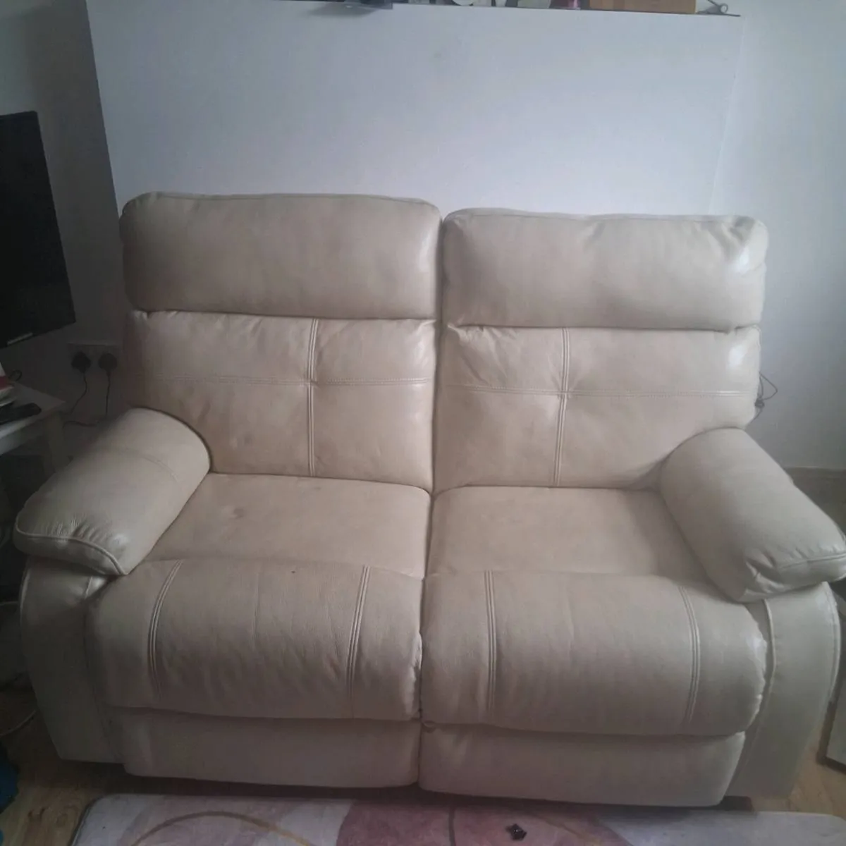 3,2 and 1 couch - Image 4