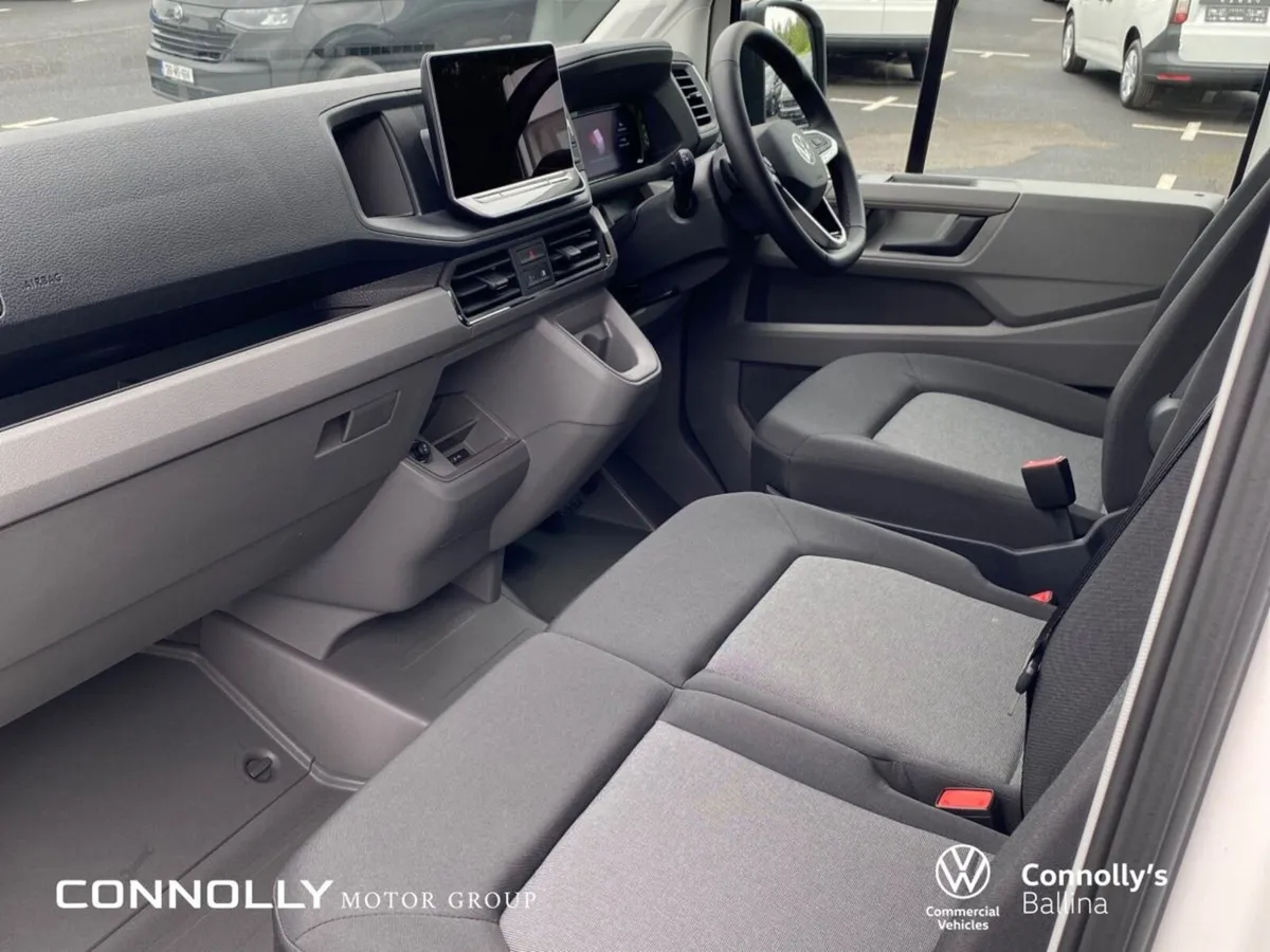Volkswagen Crafter Panel Van Trendline 30 MWB H/Ro - Image 4