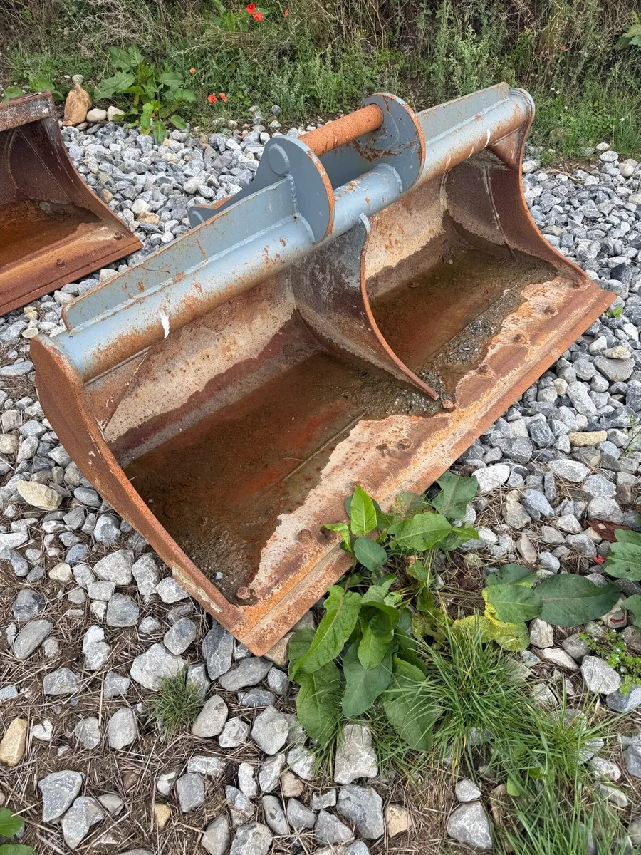 S60 Grading Bucket and 8 ton Scandinavian Bucket - Image 1