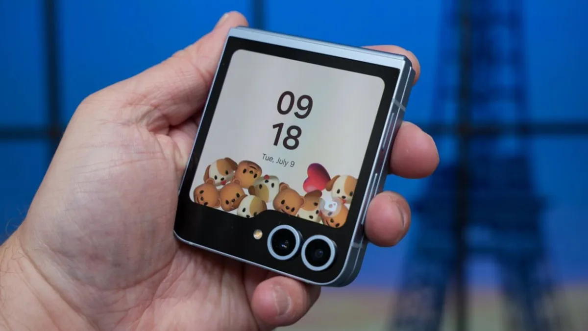 Samsung Galaxy Z Flip 6 - Image 3