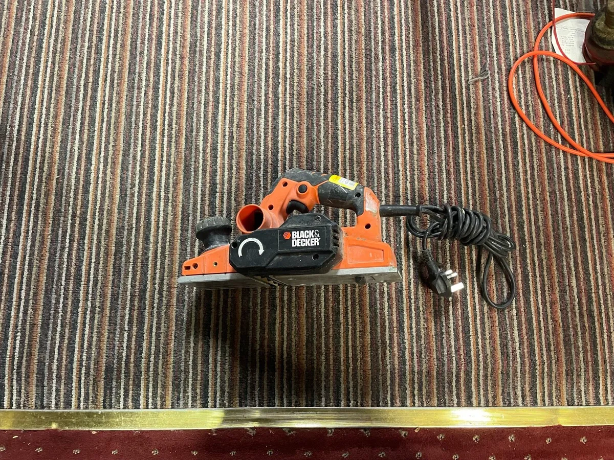 Black & Decker KW750 Rebating Planer - Image 1