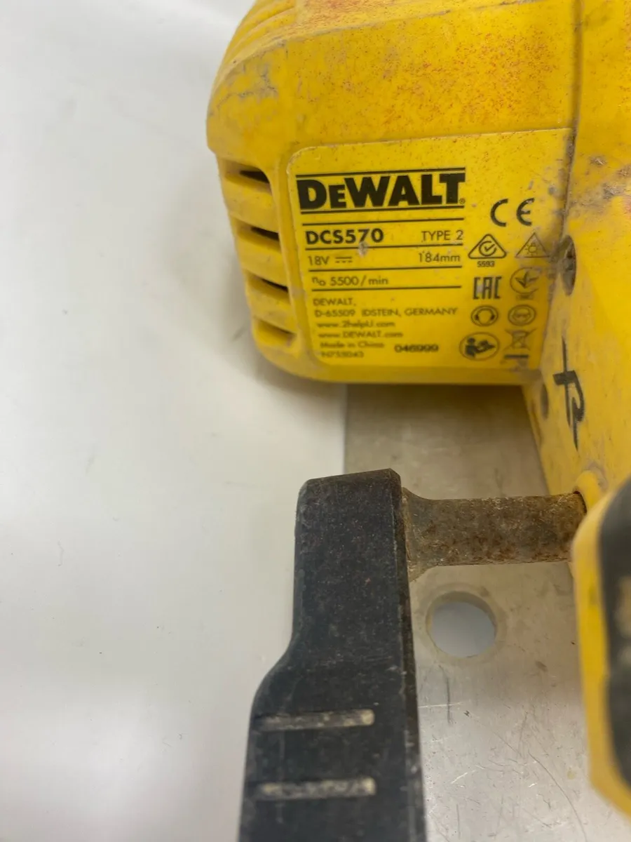 DeWalt DCS570 18V XR Cordless Brushless 184mm - Image 2