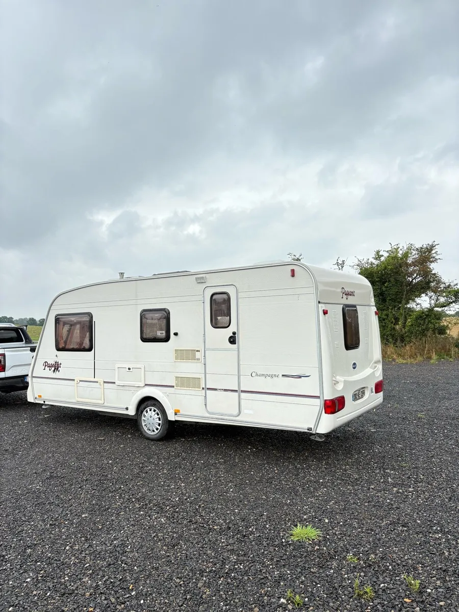 Bailey pageant MINT 4 berth Caravan - Image 4