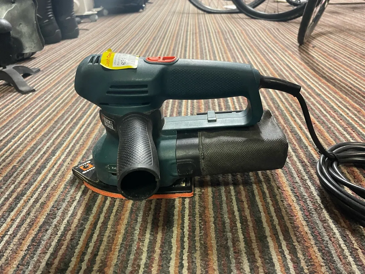 Black & Decker KA220E Orbital 3in1 Multi Sander - Image 1