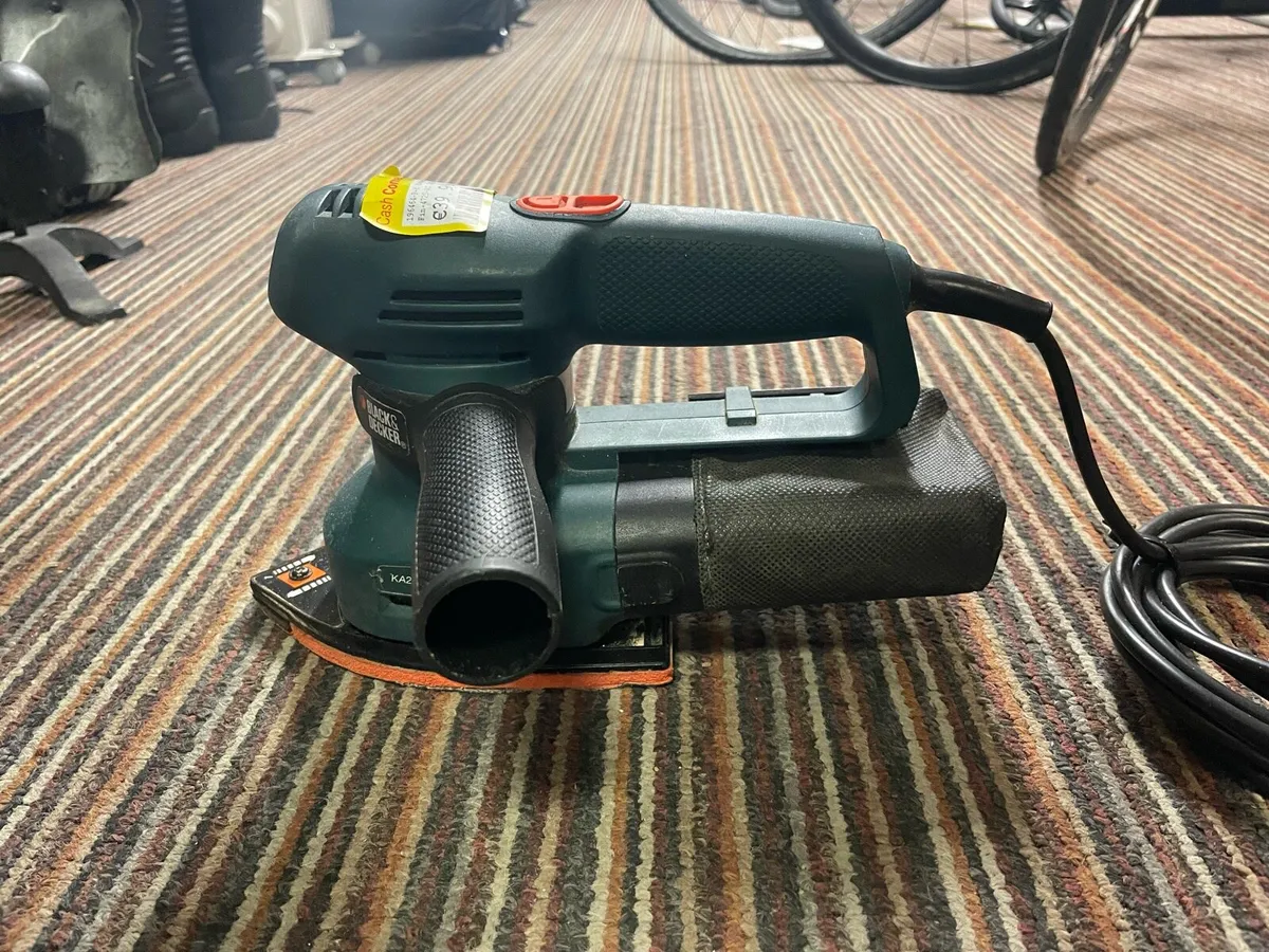 Black & Decker KA220E Orbital 3in1 Multi Sander - Image 2