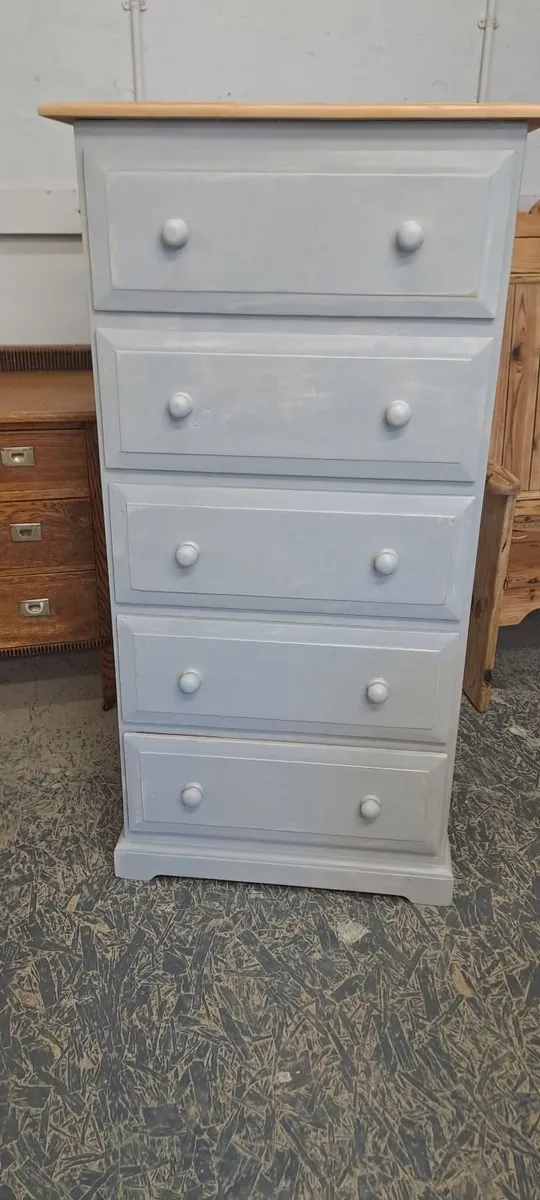 Large vintage pine chest of drawers - Image 4