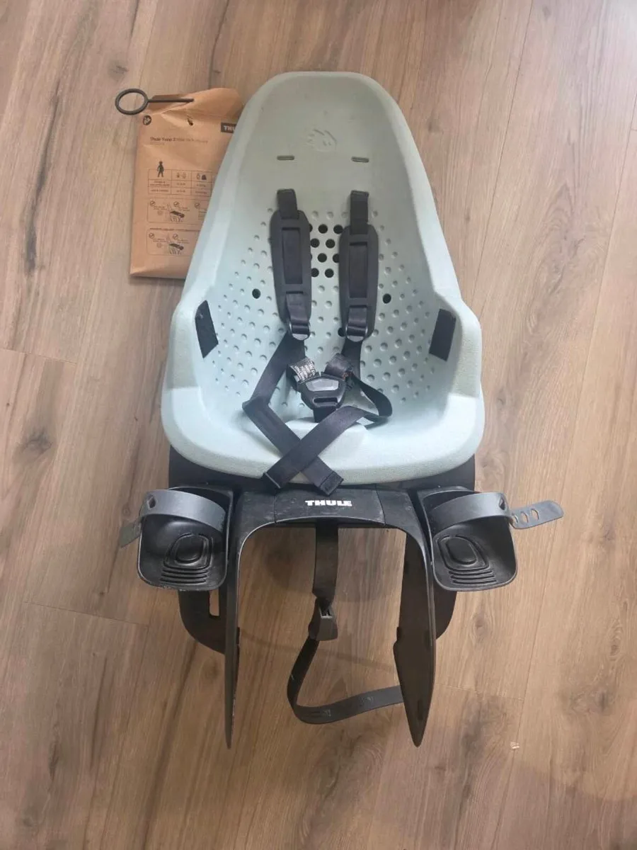 Thule Yepp 2 Maxi + Lazer Kids Helmet + Rain cover - Image 1