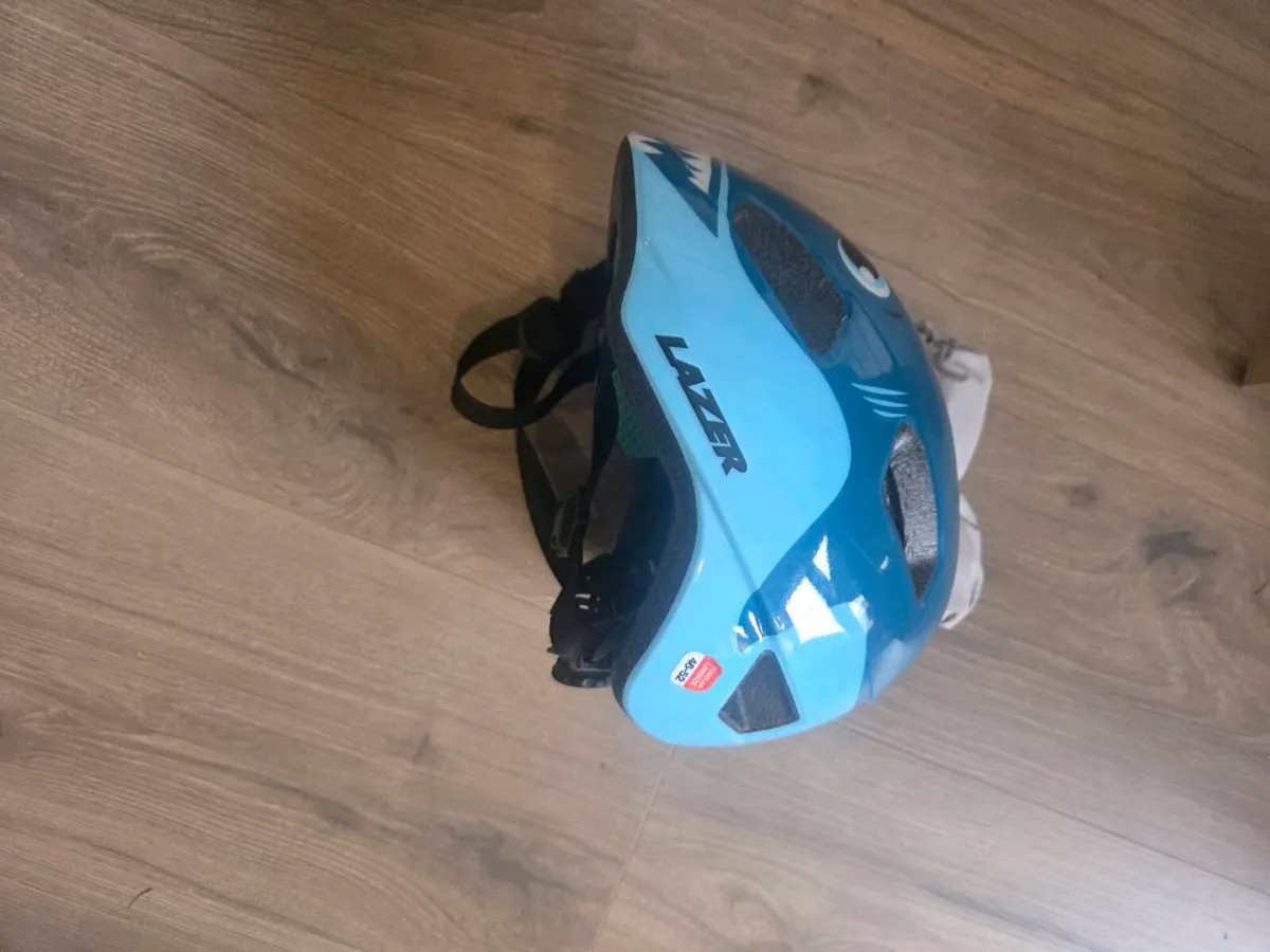 Thule Yepp 2 Maxi + Lazer Kids Helmet + Rain cover - Image 3