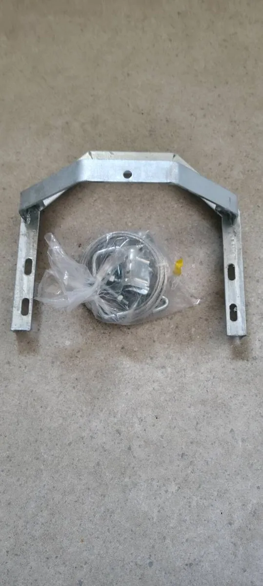 Chimney mounting kit - Image 1