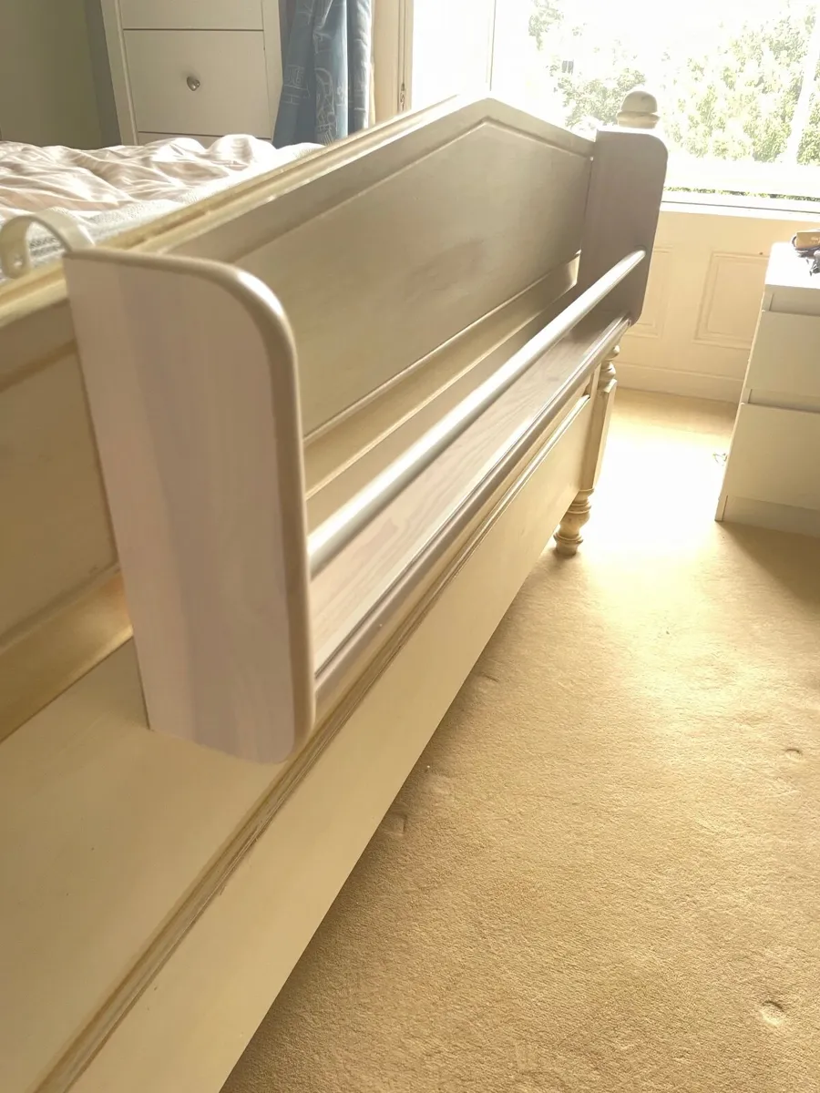 Book shelf - Image 2