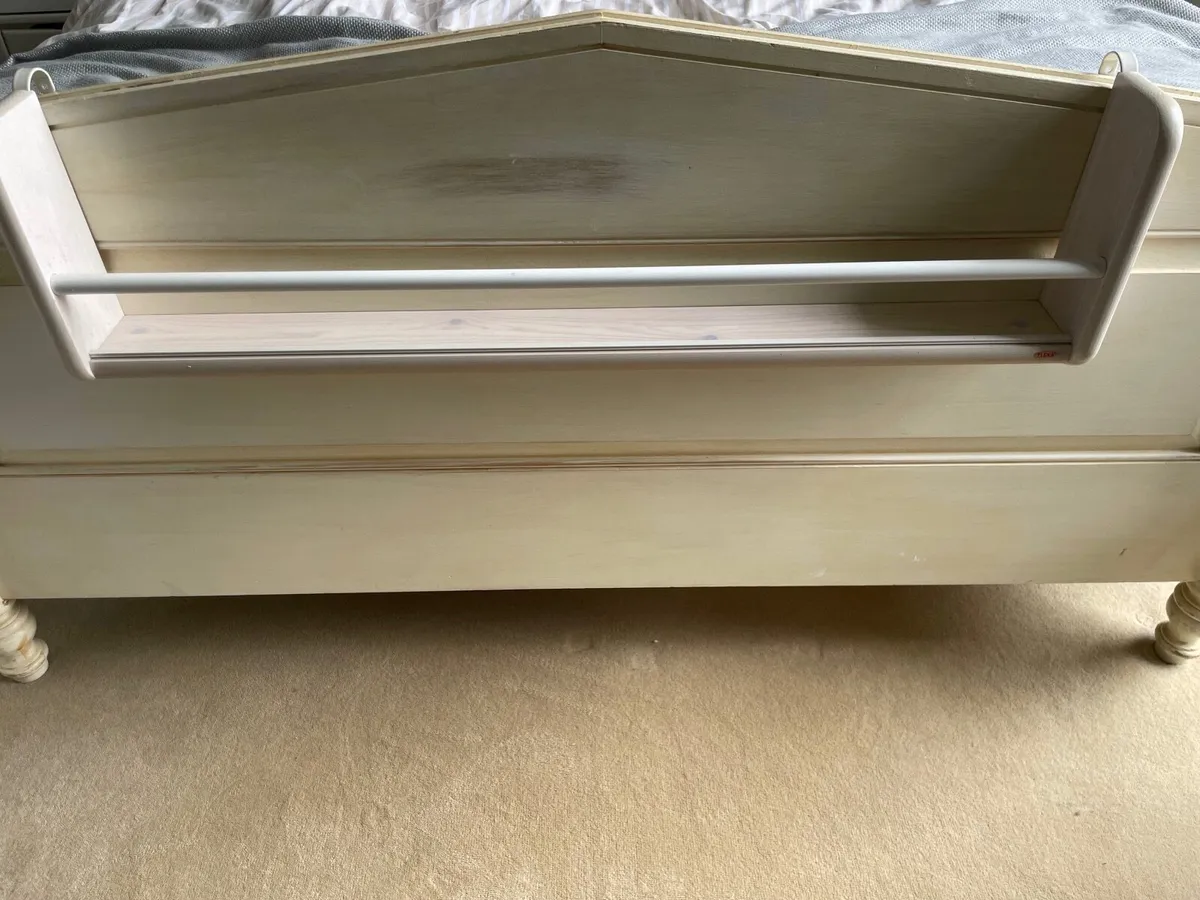 Book shelf - Image 1