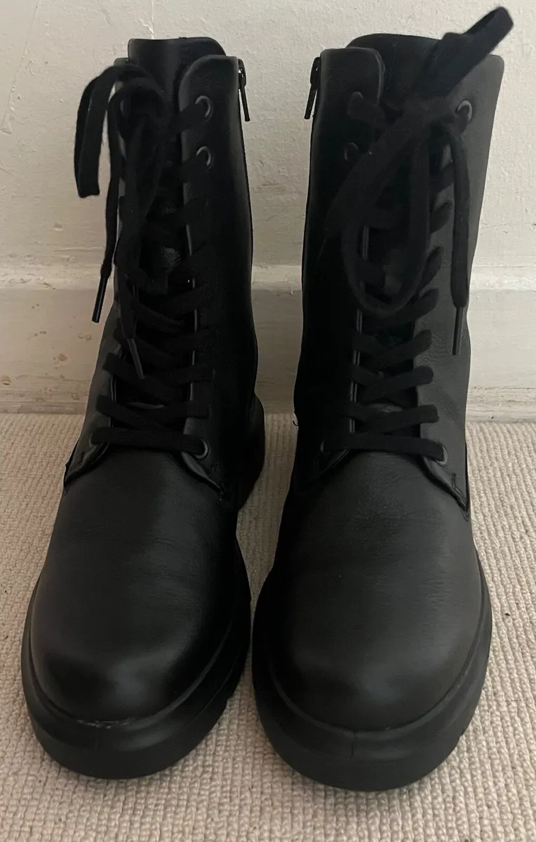 ECCO BLACK BOOTS NEW - Image 1