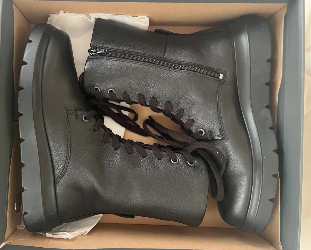 ECCO BLACK BOOTS NEW - Image 2