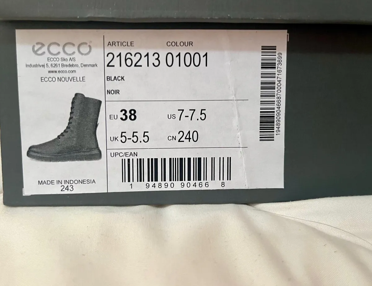 ECCO BLACK BOOTS NEW - Image 4