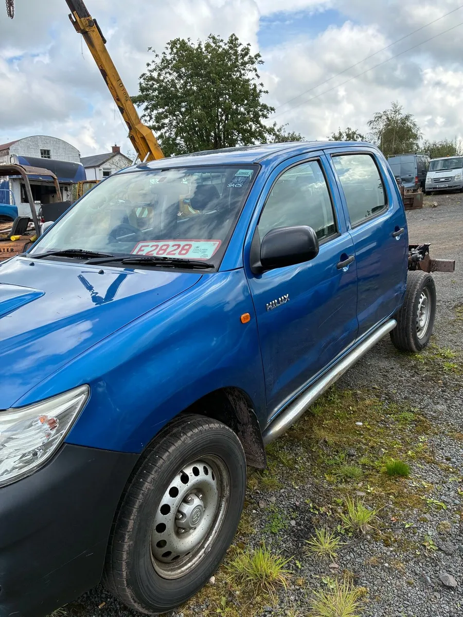 2014 Toyota Hilux - Image 3