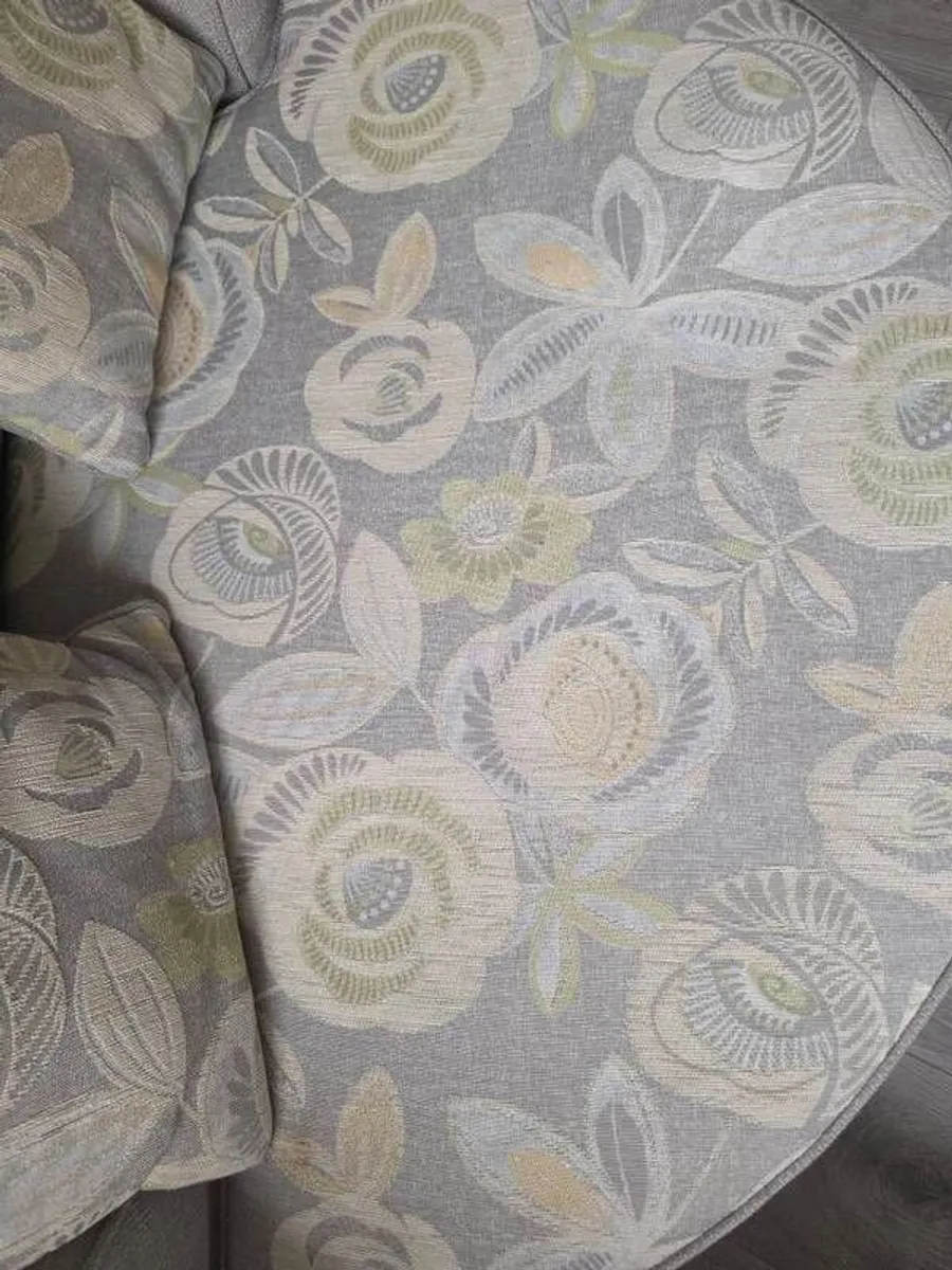 Swivel Armchair - Image 2