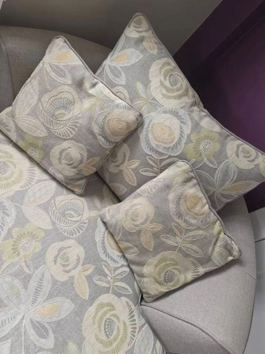 Swivel Armchair - Image 3