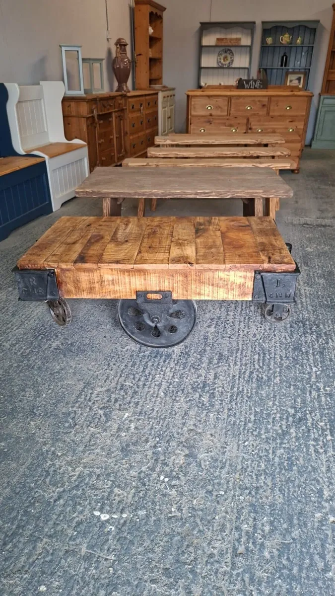 Victorian style oak railway trolley coffee table - Image 2