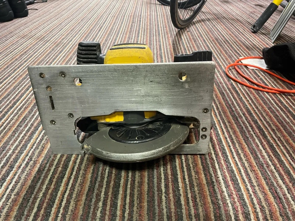 DeWalt Circular Saw DCS578 - Image 2