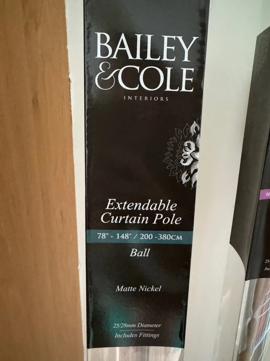 Curtain pole - Image 1