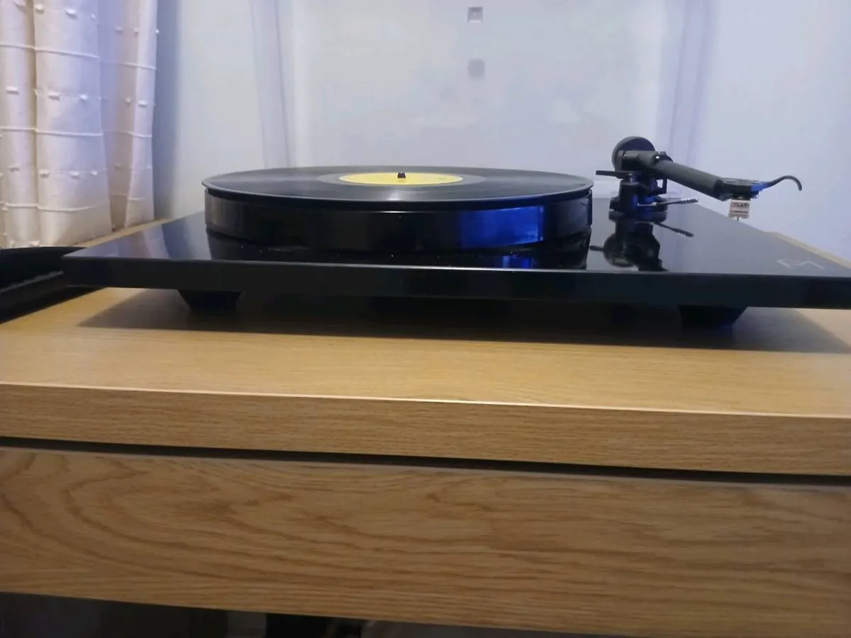 Rega turntable - Image 2
