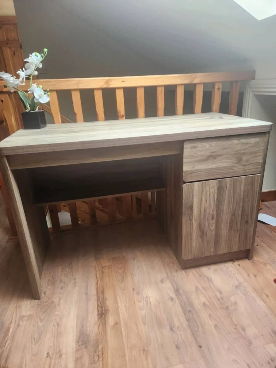Compact Study Table