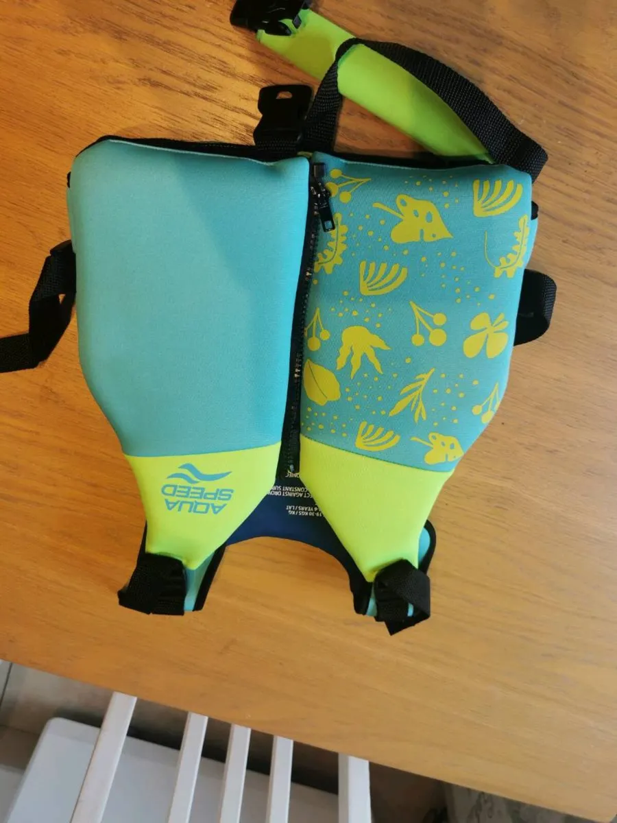 Children's swim vest - Image 1