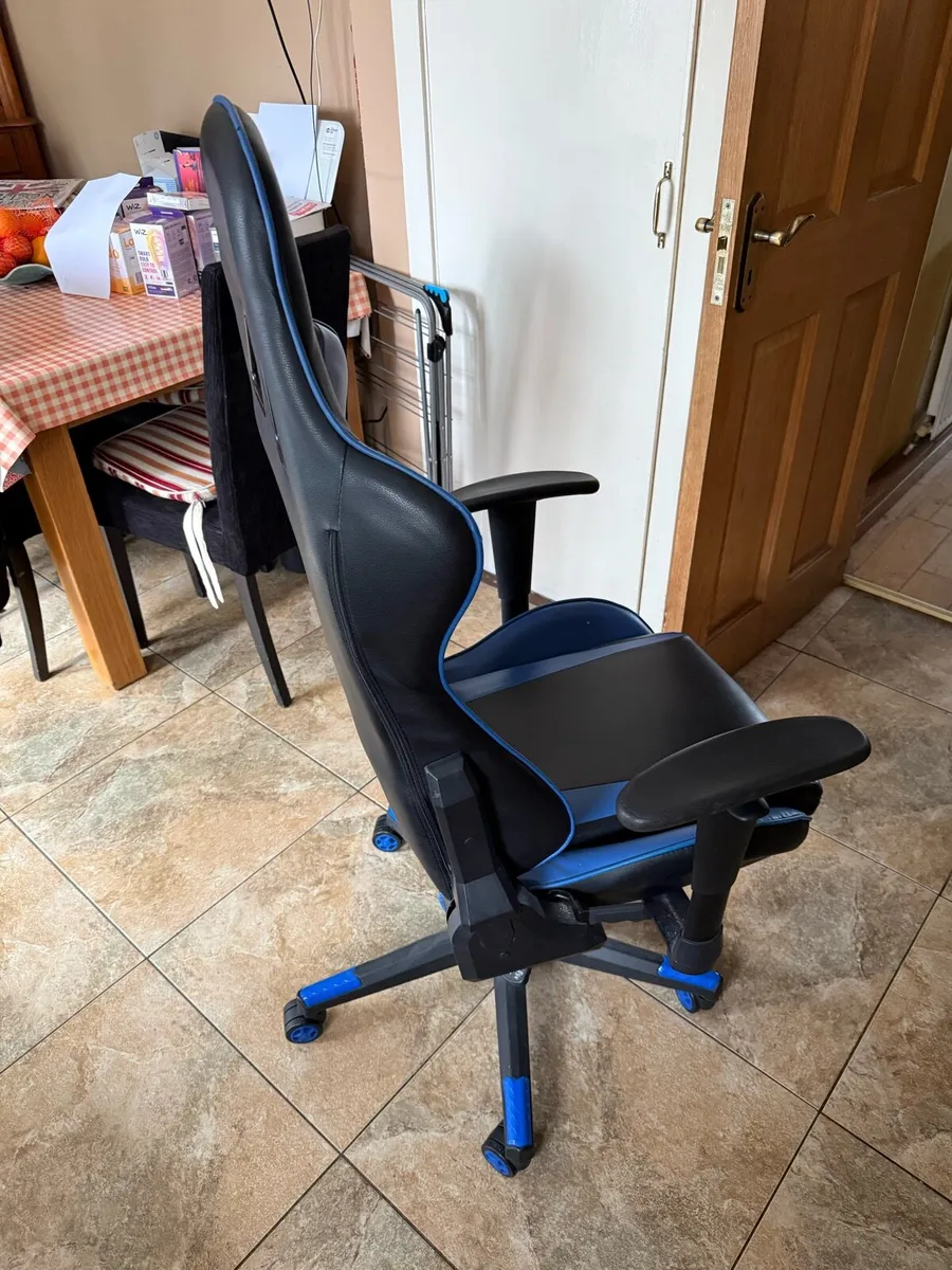 Gaming Chair - Image 4