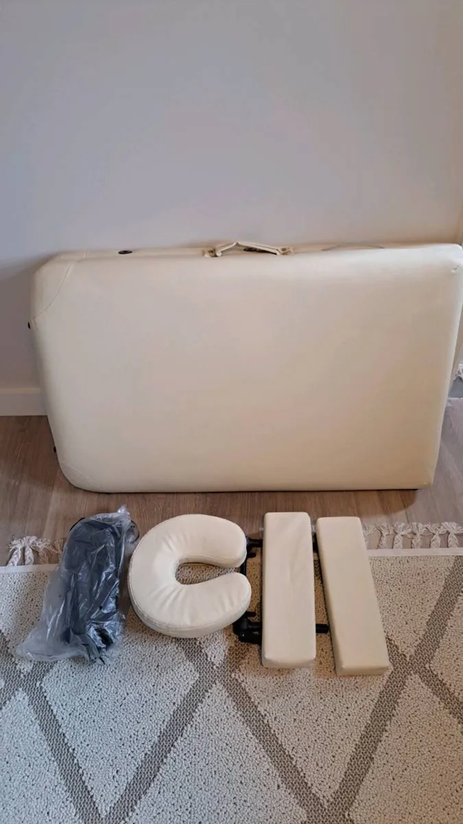 Massage table - Image 1