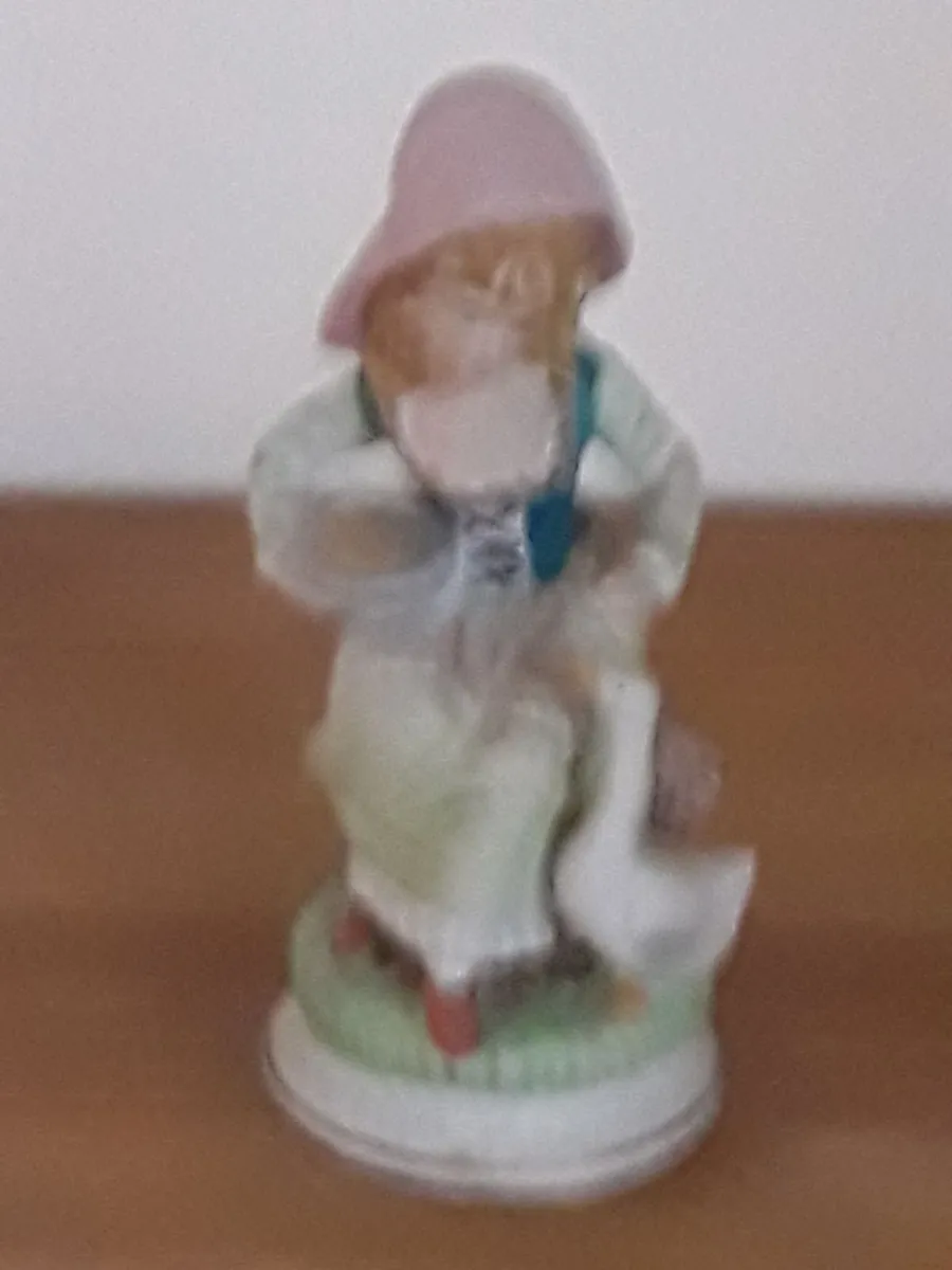 Vintage ceramic ornament perfect condition - Image 4