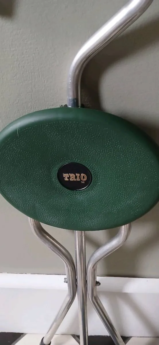 Tripod Fold Seat Walking Stick - Image 3