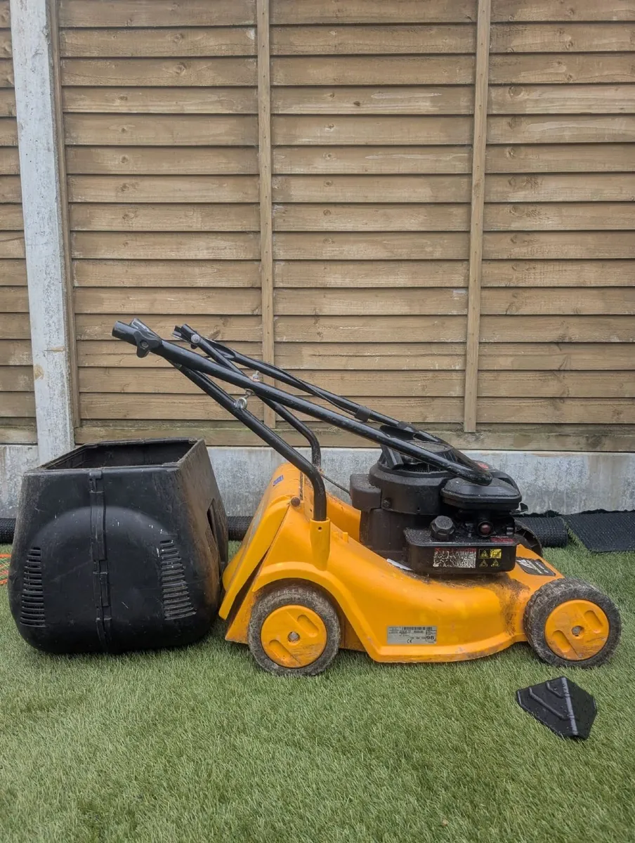 Lawn mower - Image 1