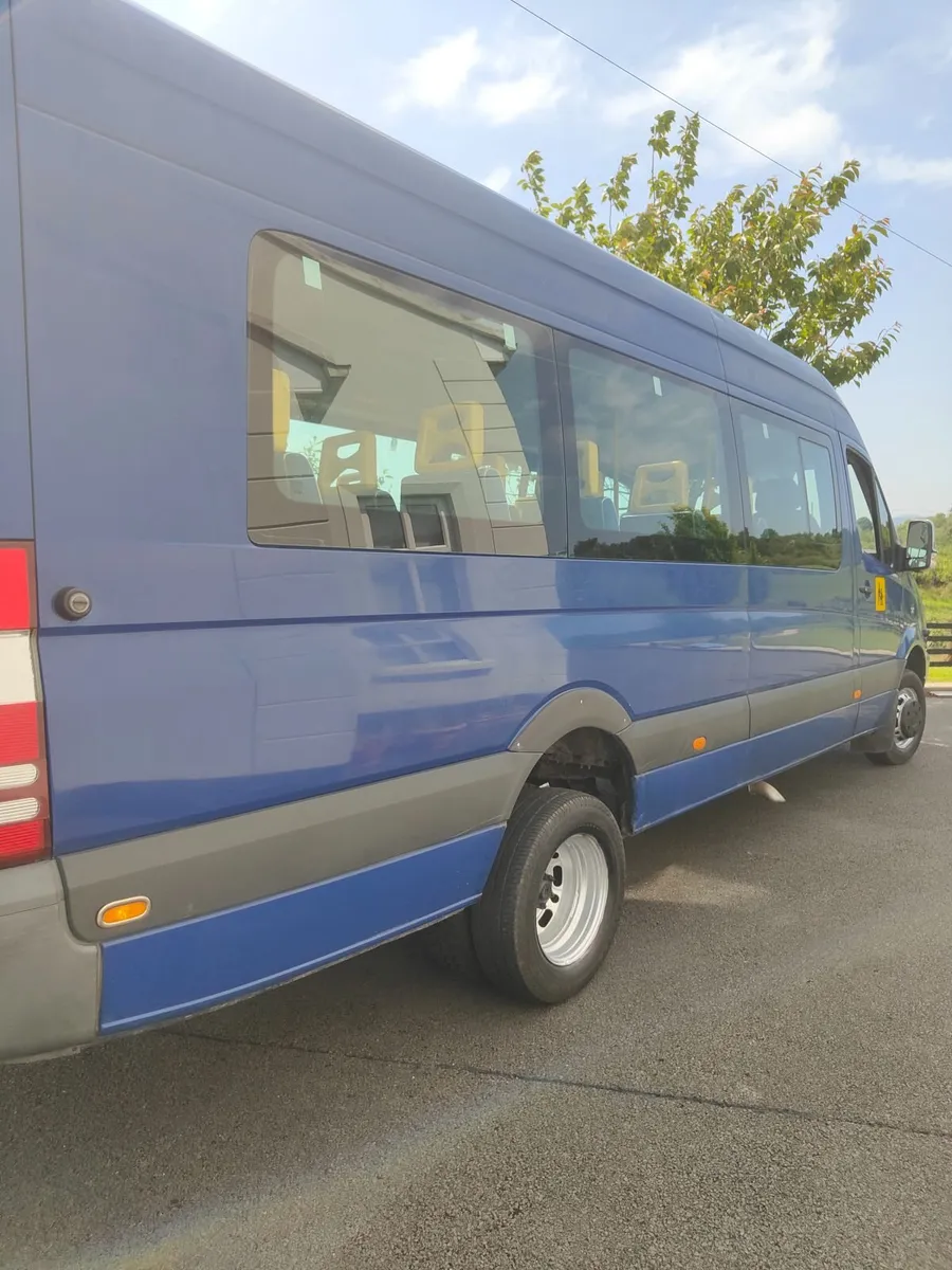 2010   17 seater bus twin wheel - Image 2