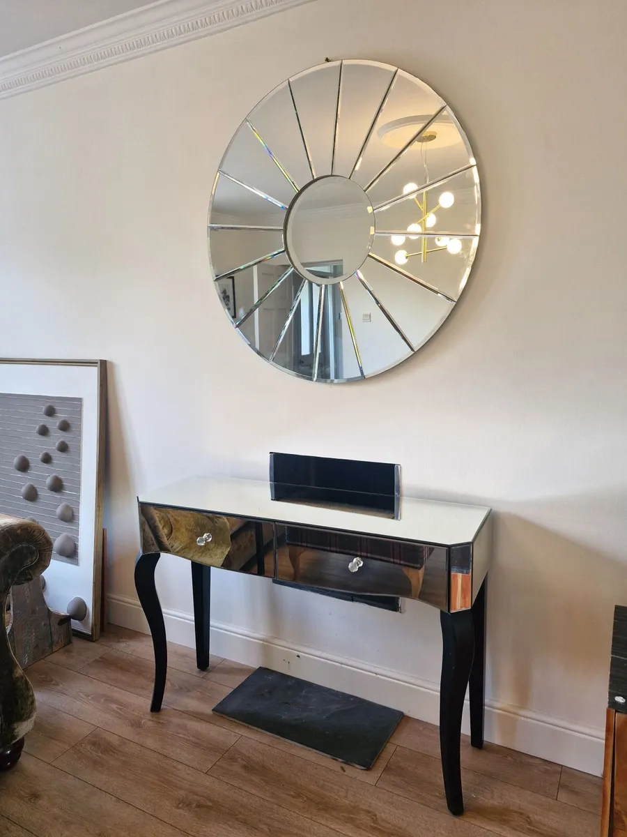 Table / console/ dressing table - Image 2