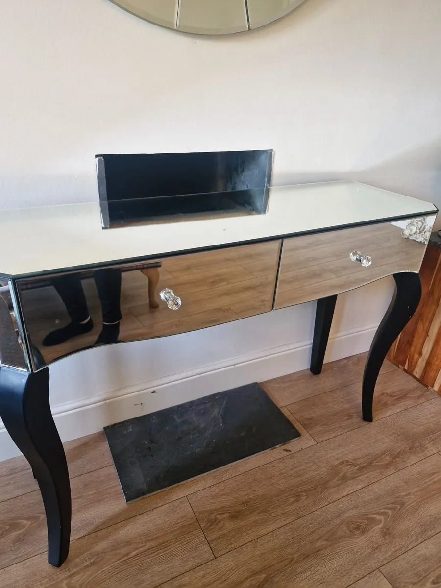 Table / console/ dressing table - Image 3