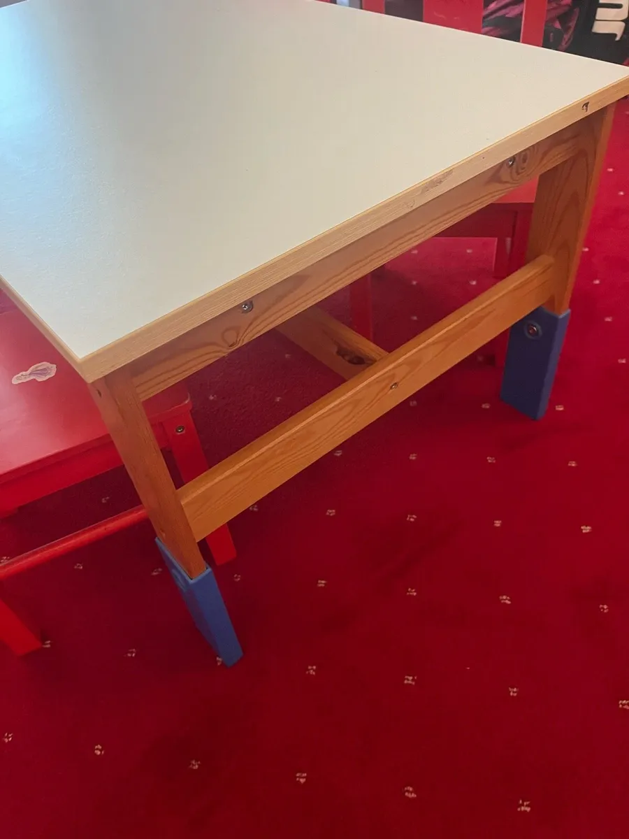 Play room Kids Table and 4 chairs - Image 2