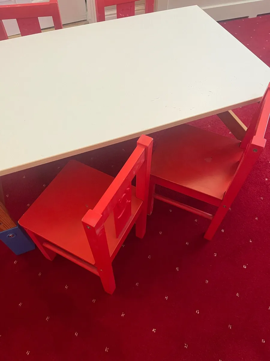 Play room Kids Table and 4 chairs - Image 3