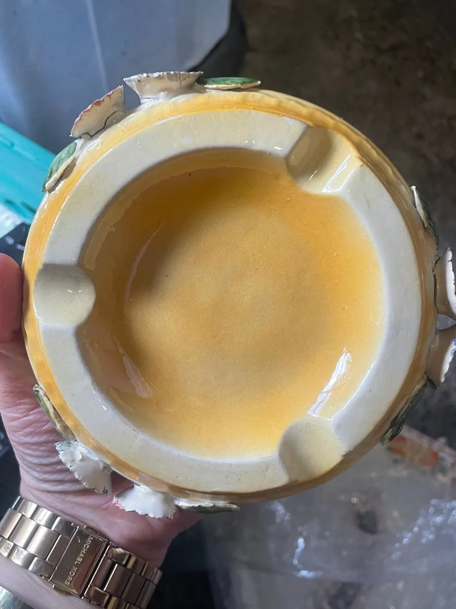 Decorated butter tray and matching ash tray - Image 1