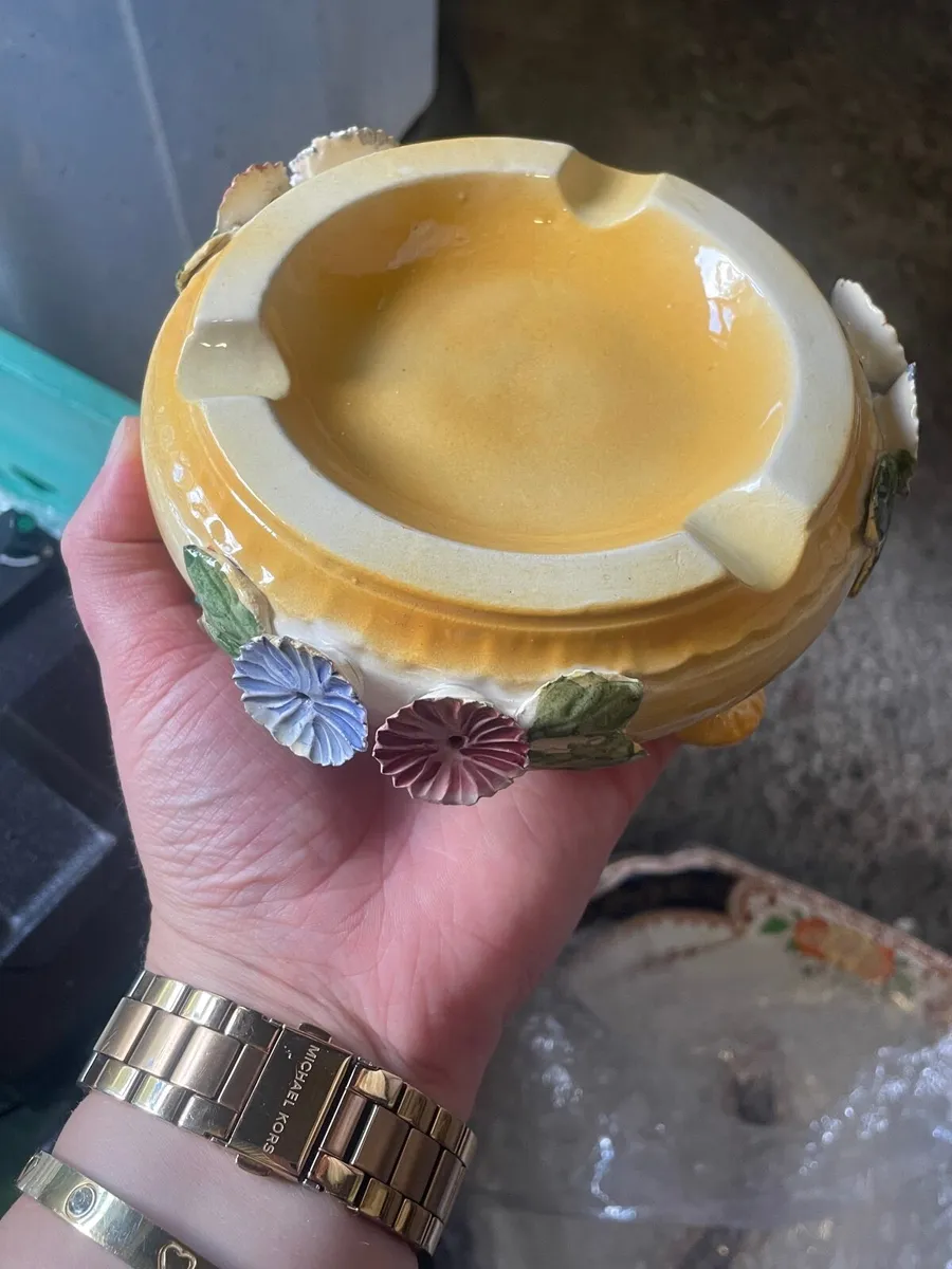 Decorated butter tray and matching ash tray - Image 2