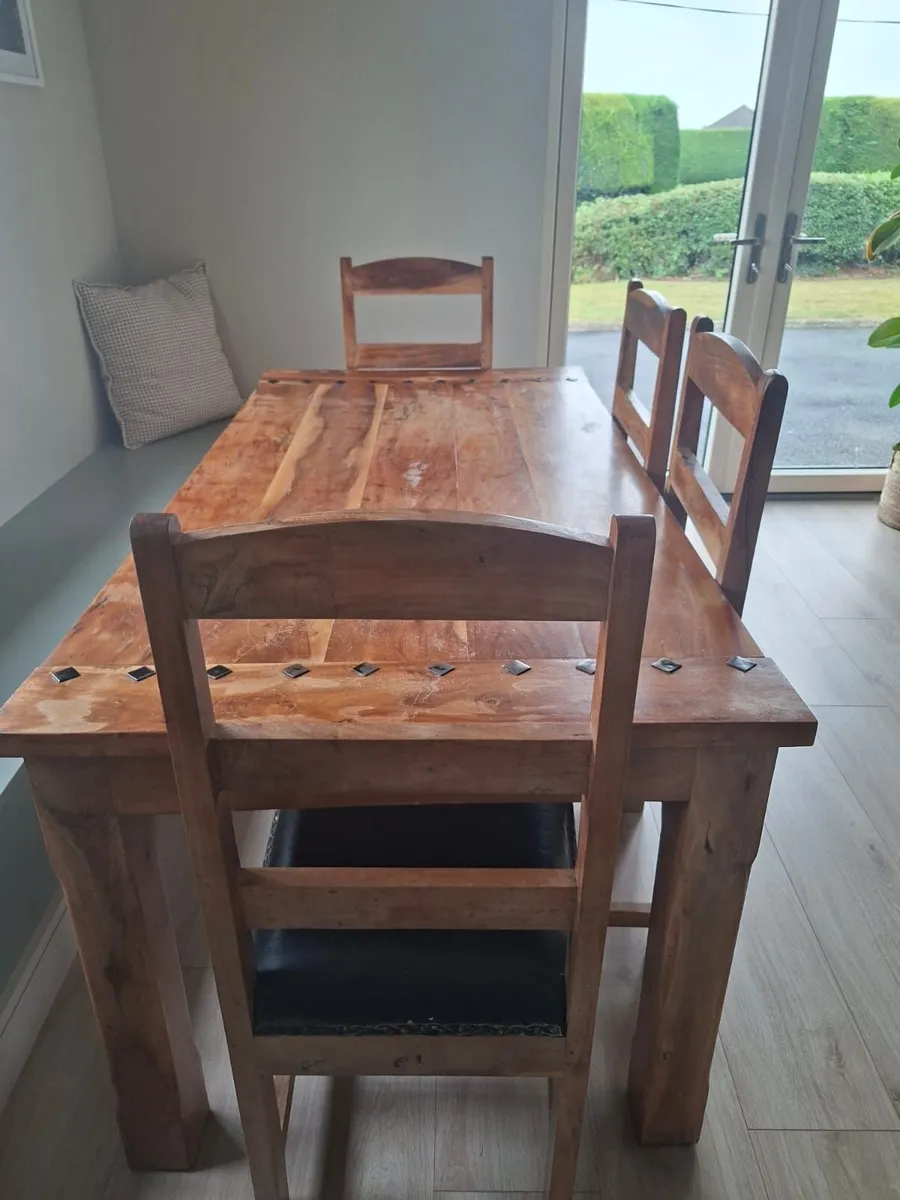 Solid oak kitchen table and 6 chairs - Image 1