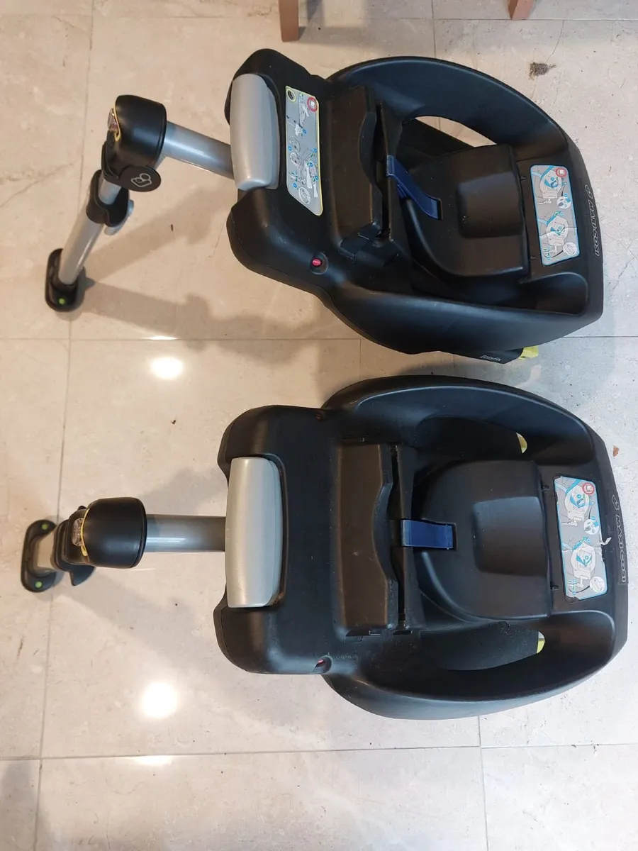 Baby Car seat and 2 isofix bases - Image 3