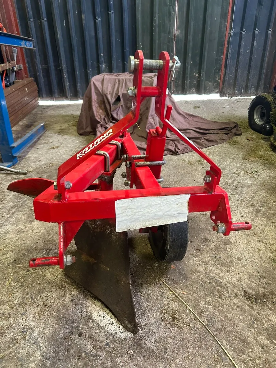 Single furrow solid plough for compact tractors - Image 1