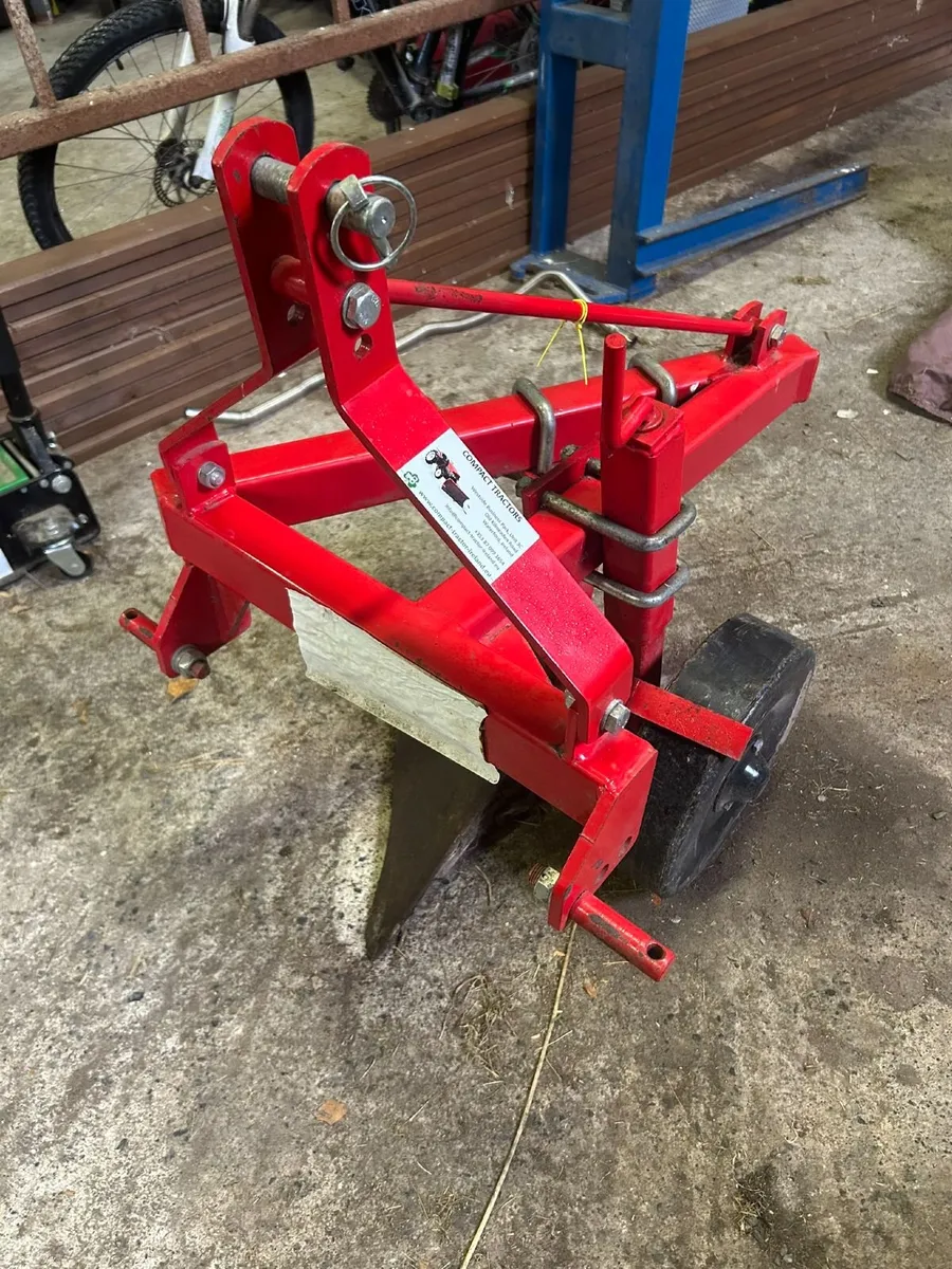 Single furrow solid plough for compact tractors - Image 2