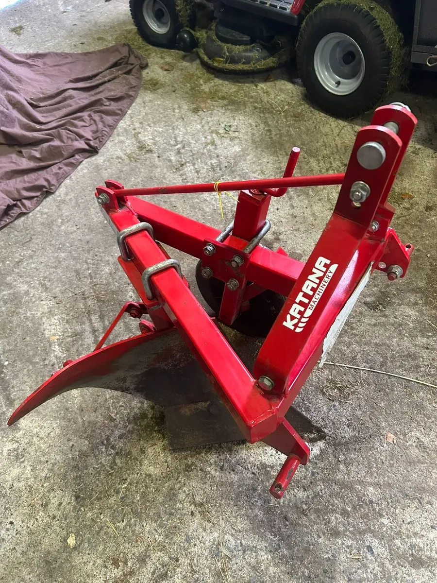 Single furrow solid plough for compact tractors - Image 3