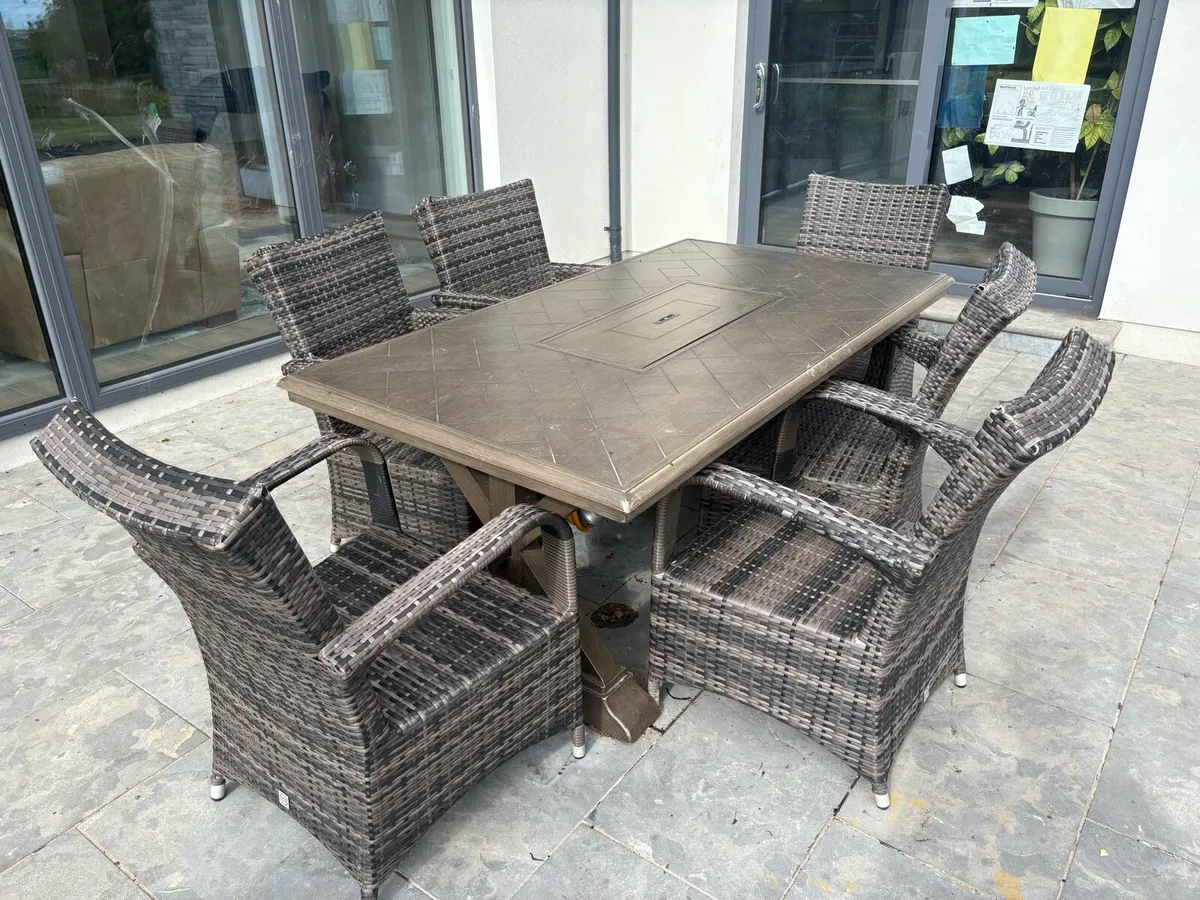 Patio Table with built in heater, 6 chairs - Image 3
