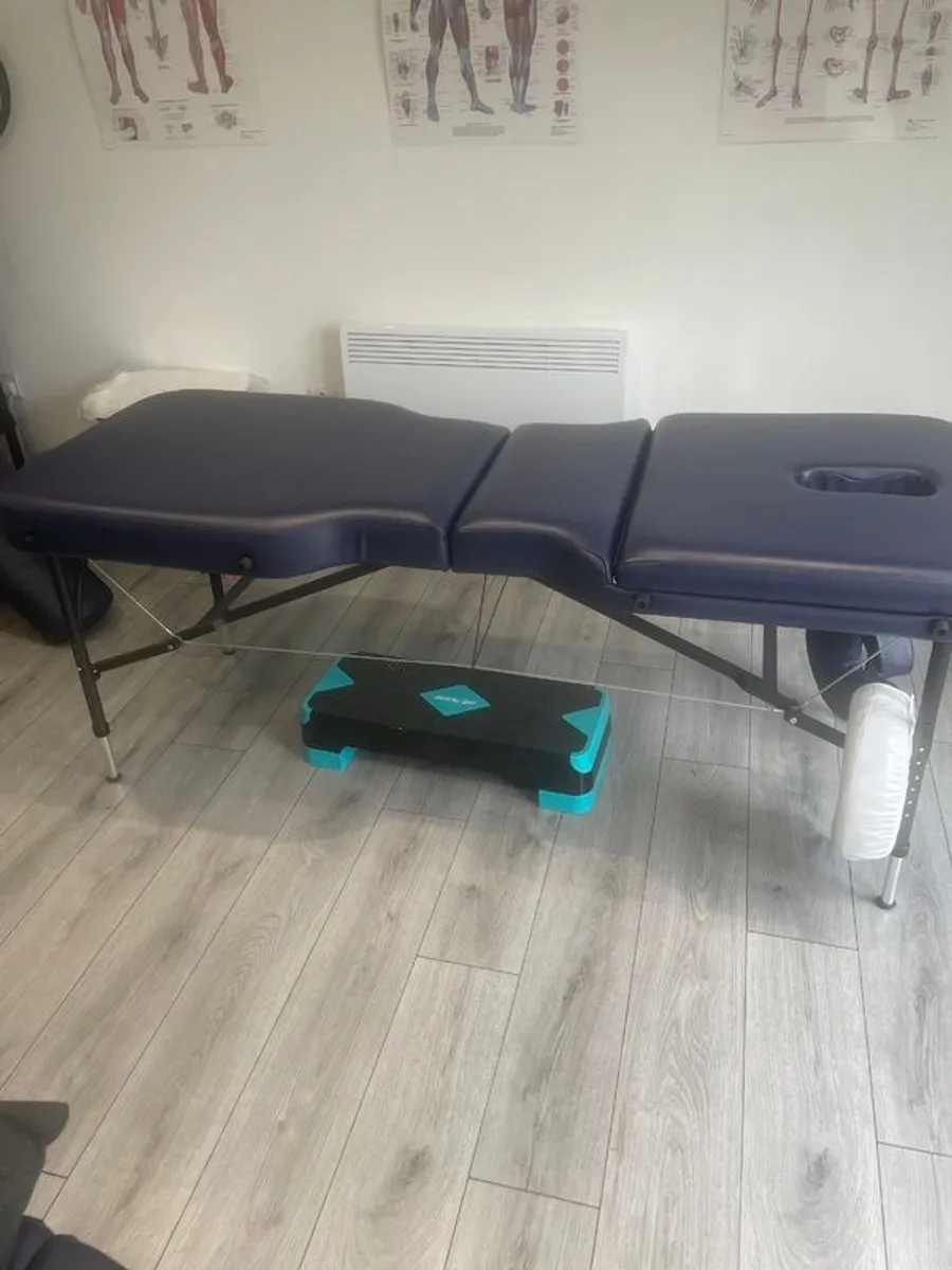 Massage table - Image 1