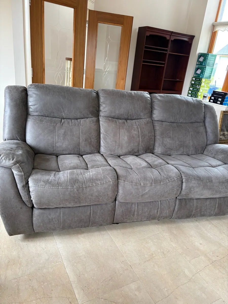 3 seater recliner sofa - Image 1