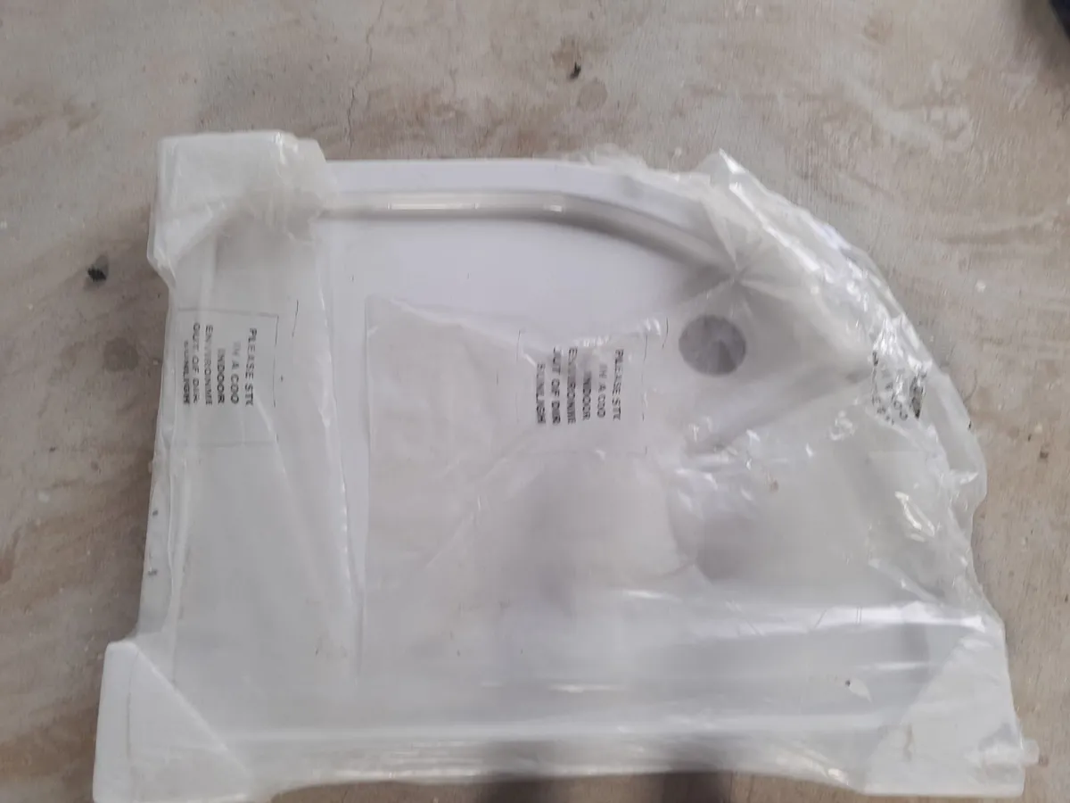 Shower tray - Image 1