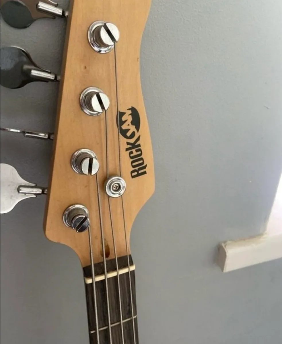 Bass guitar - Image 4